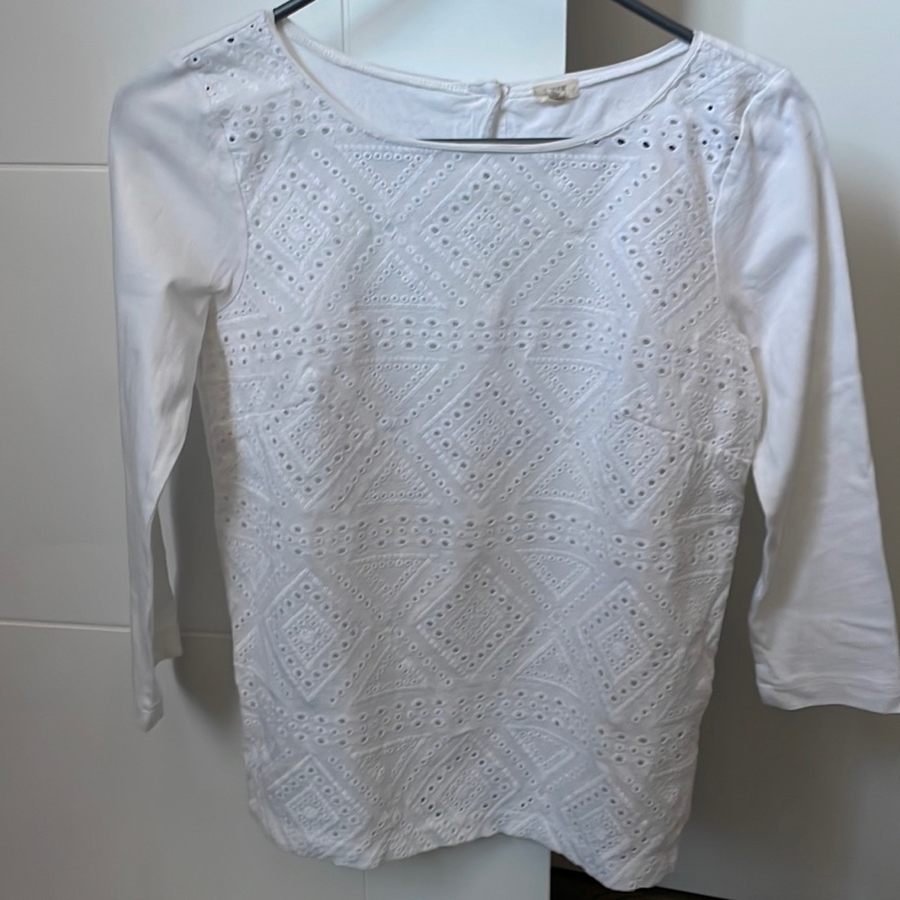 Beautiful 3/4 sleeves eyelet top with buttons on the back